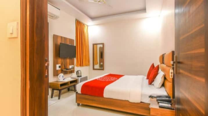 Hotel Roma Deluxe - New Delhi Railway Station Exteriér fotografie